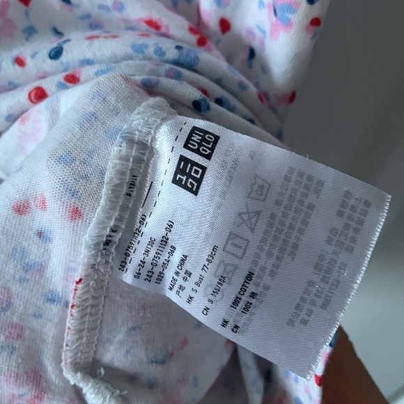 Uniqlo UT green gate tee - Picture 3 of 3